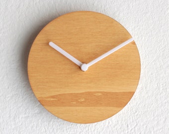 6,3" Minimalist Very Small Wooden Pine Wall Clock: Quiet, Modern Design, No Ticking, Silent, Ideal for Living Room or Entryway