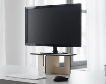 Supporto rialzato per monitor in legno tagliato al laser: un moderno organizer da scrivania.