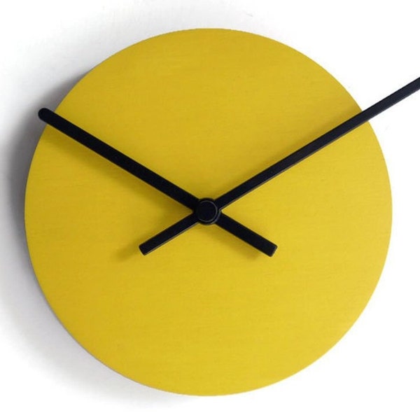 17 cm Piccolo orologio da muro giallo silenzioso per cucina, Particolari orologi a parete in legno senza ticchettio, Design italiano basic