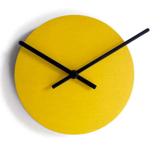 17 cm Horloge murale en bois très petite, silencieuse et de design moderne pour la cuisine, de couleur jaune. Horloges rondes minimalistes