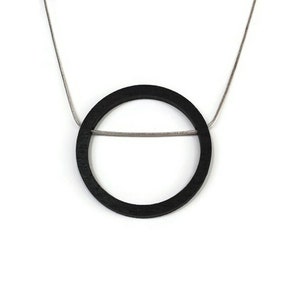 Minimalist Hand-Painted Black Wooden Necklace with Circular Pendant - Laser-Cut Italian Contemporary Jewelry - Snake Chain