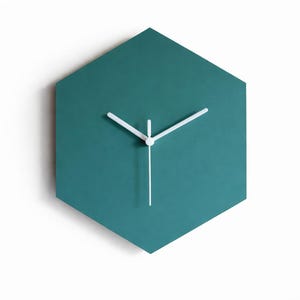 Reloj hexagonal de madera turquesa de 28 cm: decoración de pared moderna