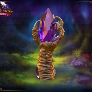Puede incluir: Un artefacto de fantasía detallado, impreso en 3D, con un gran cristal púrpura facetado sostenido por una mano estilizada, texturizada, de color marrón dorado. La base también es marrón dorado, con el texto "Fates End Furhaven".