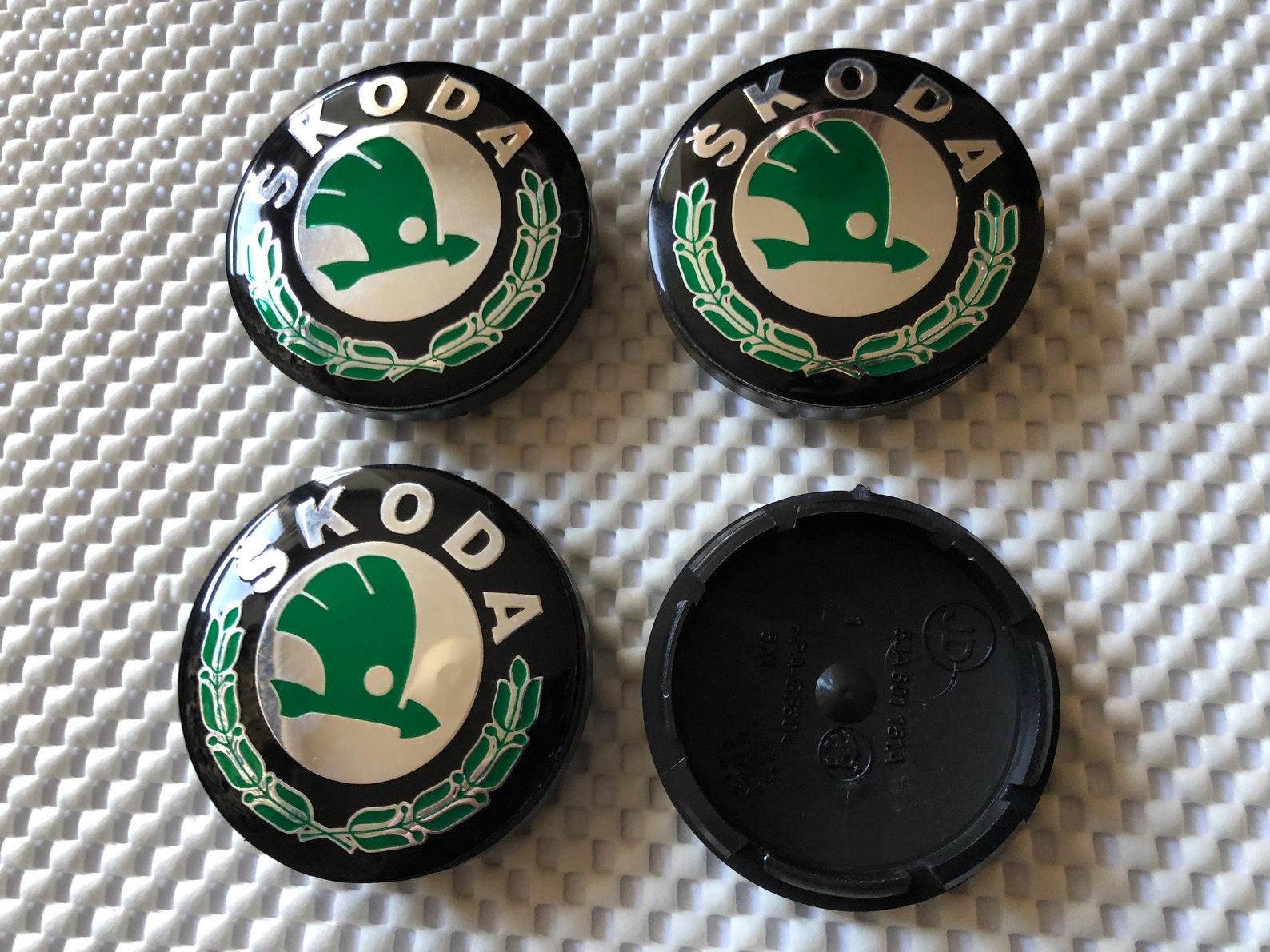 4x Skoda 56mm 5.6cm Wheel Centre Cap Hub Alloy Caps Black / Etsy