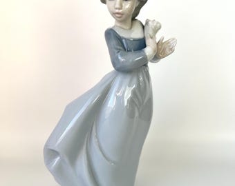 Figura de porcelana Nao de Lladro A-28 J, hecha a mano en España.