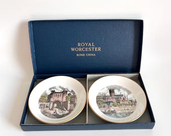 Set vintage di 2 mini piatti Royal Worcester nella scatola originale, realizzati appositamente per Kay & Co. LTD.