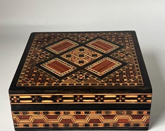 ヴィンテージ彫刻木製ジュエリーボックス：花のディテール、インド製