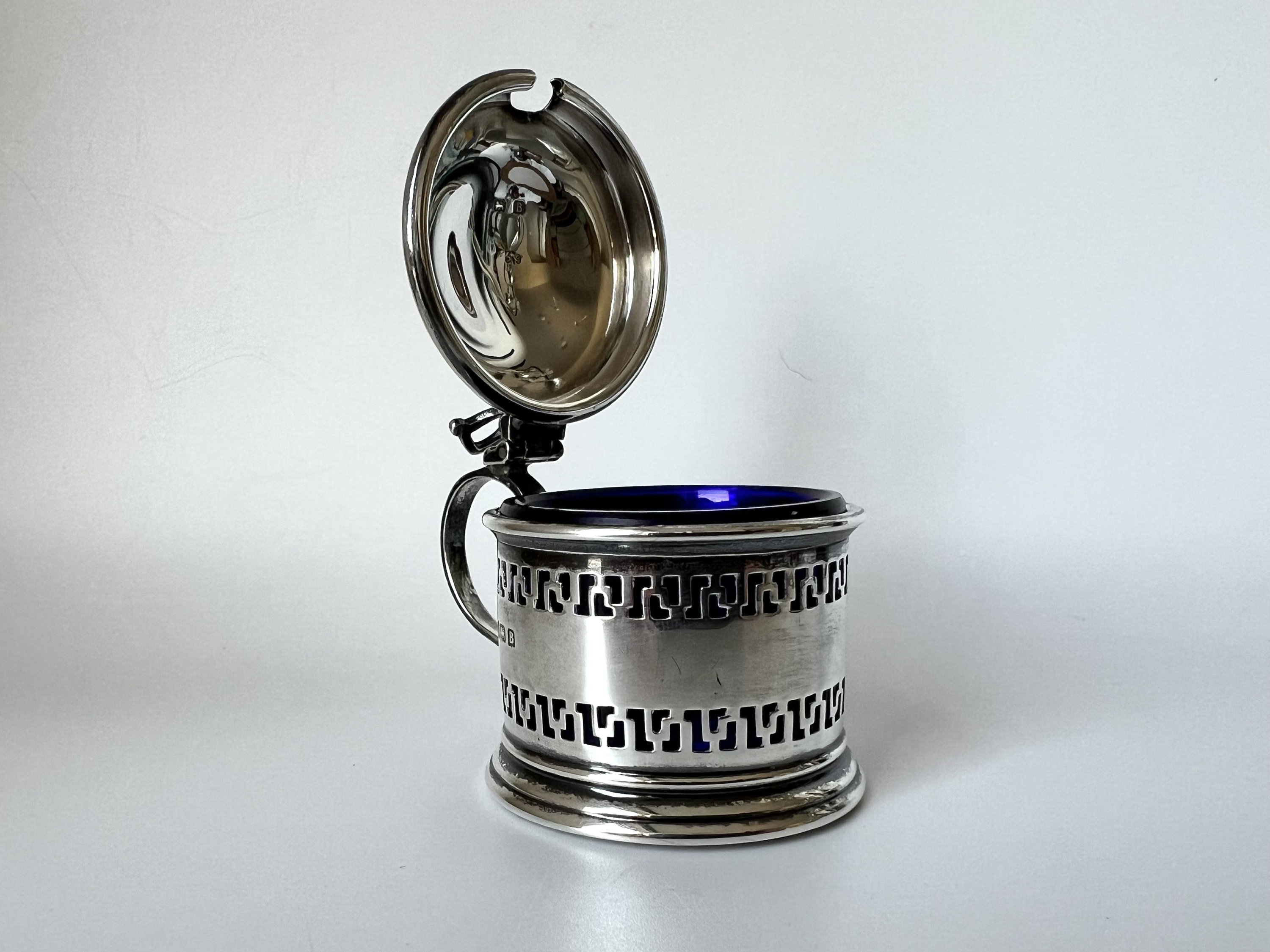 1926 Sterling Silber Gewürzdose mit Deckel Docker & Burn Ltd.