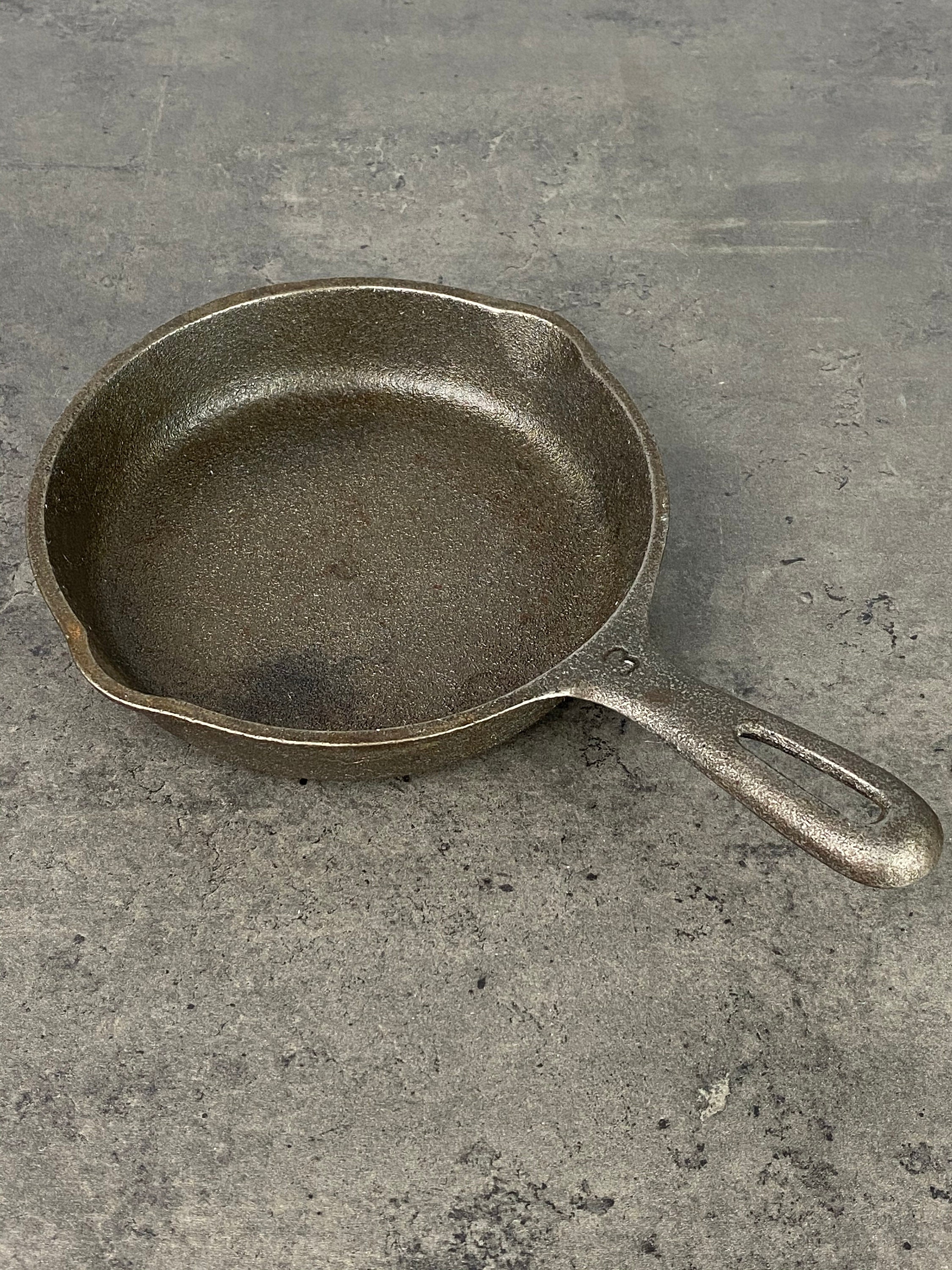 Unmarked Wagner 3 Cast Iron Skillet Smooth Seasoned Etsy
