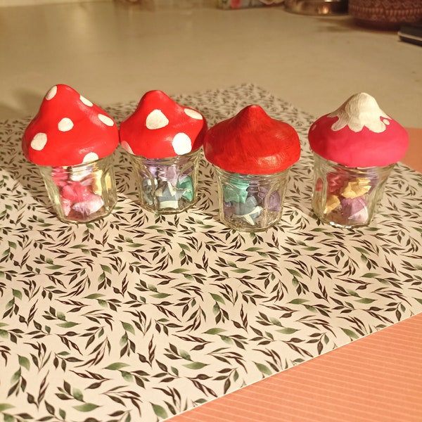 Lucky mushrooms - figurine porte bonheur champignon origami étoiles