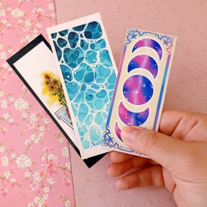 Marca Aquarela Pages - diversas variantes - 5x12cm - laminado e papelão, dupla face - ideal para sua leitura - ilustração original