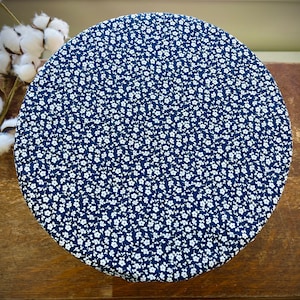 Navy and white flowers dish cover