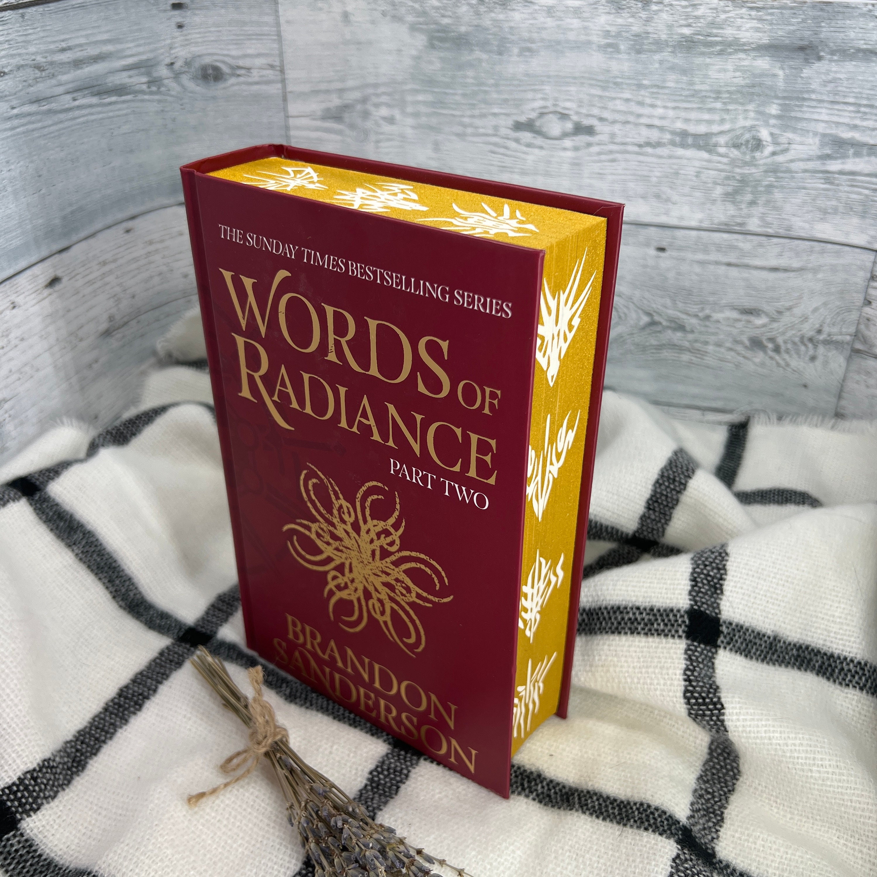 Words of Radiance (The Stormlight Archive, #2) by Brandon Sanderson