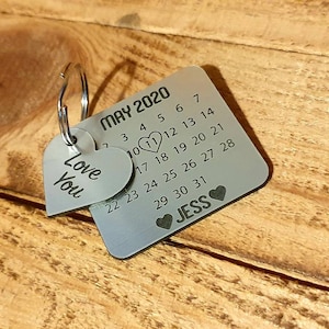 Personalised Calendar Keyring - Adorable Wedding Favour or Birthday Gift