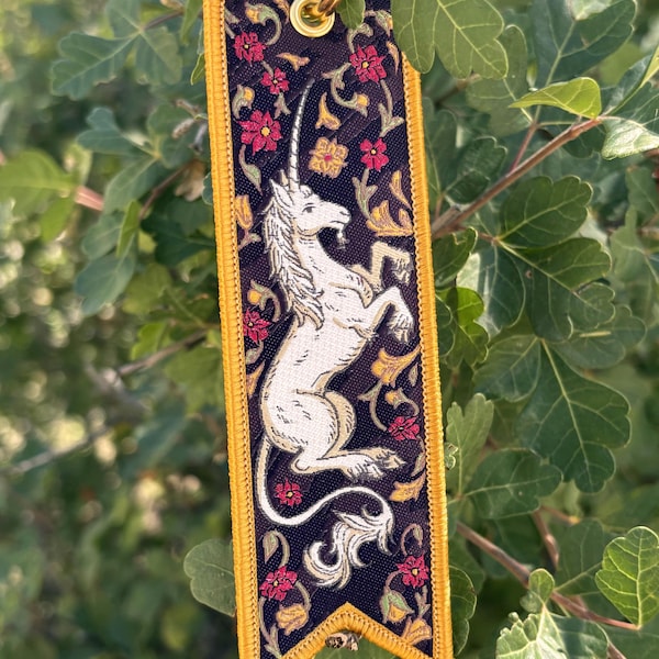 Portachiavi intrecciato ispirato agli arazzi medievali con unicorni