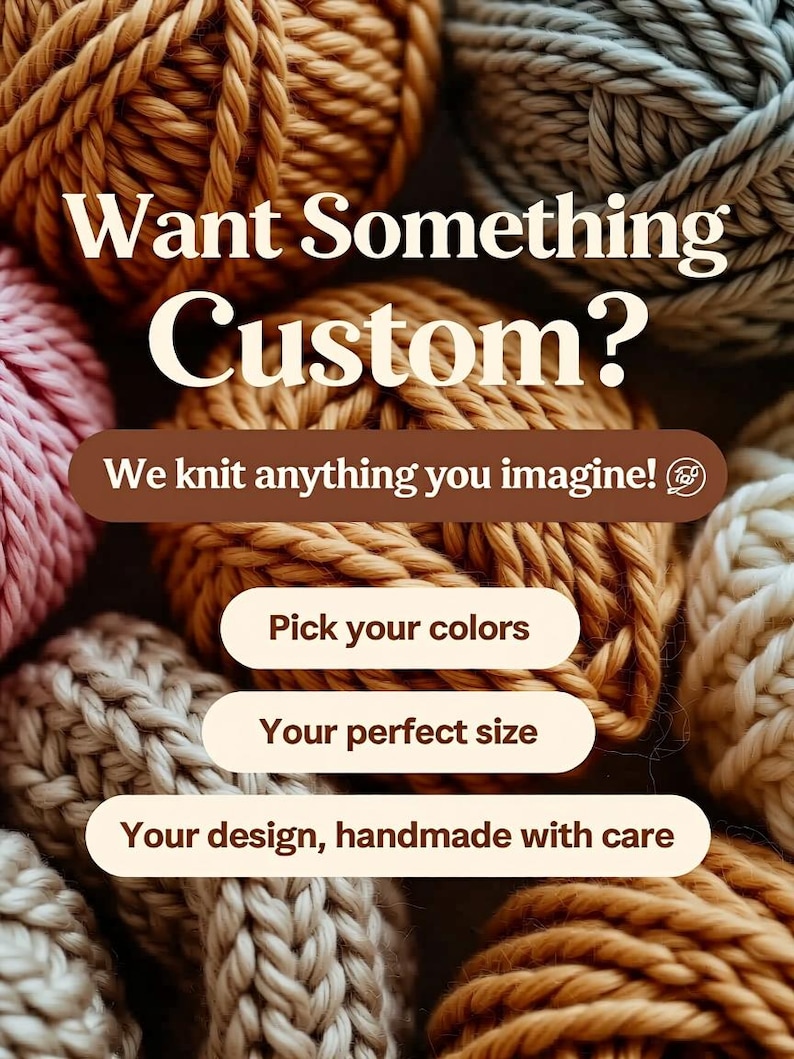 Może przedstawiać: Zbliżenie na r&oacute;żne motki przędzy w odcieniach brązu, r&oacute;żu i kremu. Tekst brzmi: "Want Something Custom?" z dodatkowym tekstem: "We knit anything you imagine!" oraz "Pick your colors", "Your perfect size", i "Your design, handmade with care."