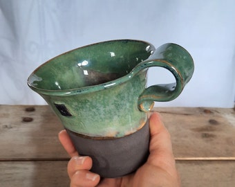 Mug with enamelled stoneware handle