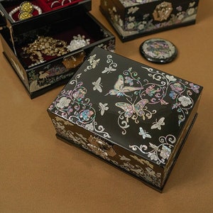 FEBRUAR BERG Exquisite Perlmutt Schmetterling Schmuckschatulle: Handgefertigte Aufbewahrung mit elegantem Inlay Design Geburtstagsgeschenke für Frauen