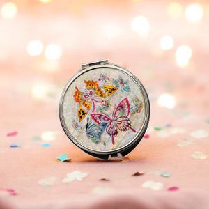 Espejo compacto de nácar coreano con diseño de mariposa de FEBRUARY MOUNTAIN, elegante espejo de maquillaje portátil con caja de regalo, regalos para mujeres