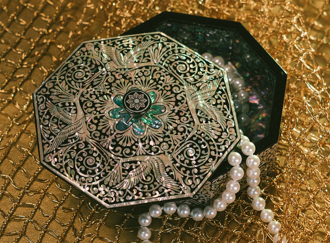 February Mountain Handcrafted Korean Mother of Pearl Trinket Box