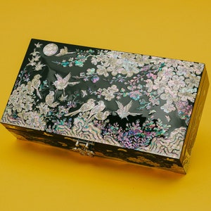 Boîte à bijoux incrustée de nacre coréenne des montagnes de février avec fleurs de prunier et oiseaux Cadeaux pour femme Fête des Mères Anniversaire Fait main