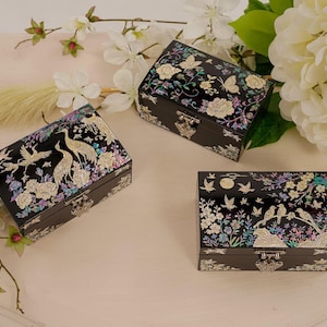 FEBRUARY MOUNTAIN Handcrafted Korean Mother of Pearl Jewelry Box with Removable Tray, Crane Bird Inlay for Elegant Storage Christmas Gifts