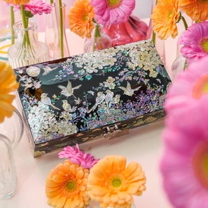 Februar Berg koreanische Perlmutt Schmuckschatulle mit Pflaumenblüten und Vögeln Geschenken für Frauen Muttertag Geburtstag handgefertigt