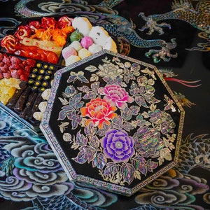 Boîte de février, montagne, nacre, bonbons coréens, apéritif, nourriture, collation, plateaux à desserts, plateau de service, organiseur de boîte à thé, boîte avec couvercle