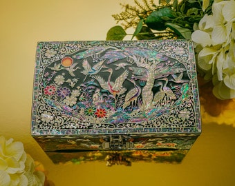 FEBRUARY MOUNTAIN Mother of Pearl lockable jewelry box with Key Luxury Wooden Storage box Unique gift ideas for Women Christmas Birthday
