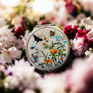 Espejo compacto de nácar coreano con diseño de mariposa de FEBRUARY MOUNTAIN, elegante espejo de maquillaje portátil con caja de regalo, regalos para mujeres
