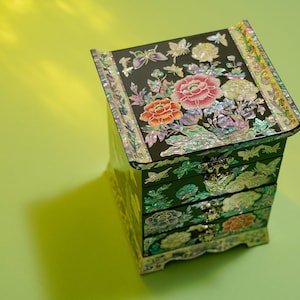 FEBRUAR BERG Mutter der Perle Schmuckschatulle w / 2 Schubladen Blume und Schmetterling Design Einzigartige Geschenkideen für Her Christams Geburtstag Hochzeit
