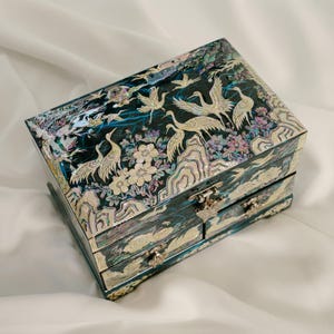 Perlmutt Schmuckschatulle - Kranich mit Blumen Inlay | Luxus Geschenk für Frauen | Jubiläum, Geburtstag, Weihnachten, Feiertags-Aufbewahrungsbox