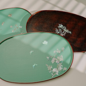 FEBRUARY MOUNTAIN Mother of Pearl Wooden Lacquered tray