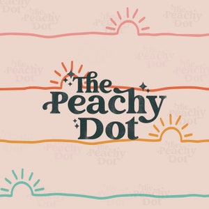Peut inclure: Un design graphique avec le texte "The Peachy Dot" en gras, en noir. Le texte est entouré de soleils et d'étoiles stylisés en orange, rouge et jaune. Le fond est de couleur pêche clair.