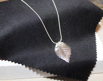 Stunning Silver Rose Leaf Pendant - Remember me