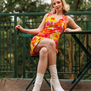 1960s Size S - M Vibrant flower power pattern sleeveless mini dress V neck front with back zipper/ vintage spring dresses/ summer dresses
