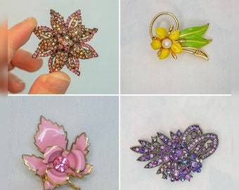 Assortment of Vintage Floral Pins/ Flower Brooches/ Gem Jewelry / Vintage Jewelry