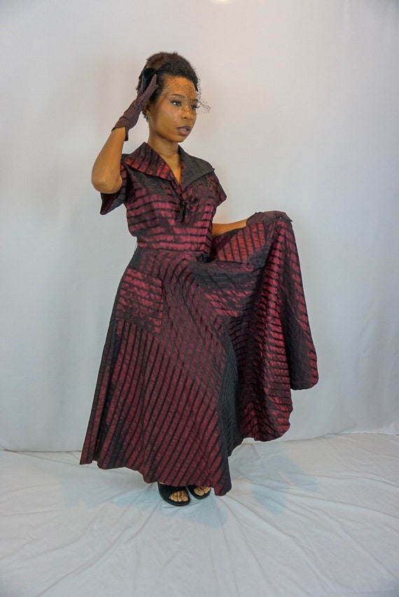 1930s 1940s Three Quarter Length Burgundy and Black Taffeta Dress With Wide Pointed Collar Full Flair Skirt From Waist Side Zipper V neck Etsy Canada