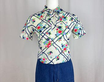 Size M/L - 1960s Vintage Floral Print Top with Sharp Collar/ Spring Shirts/ Summer Shirts/ Vintage Tops