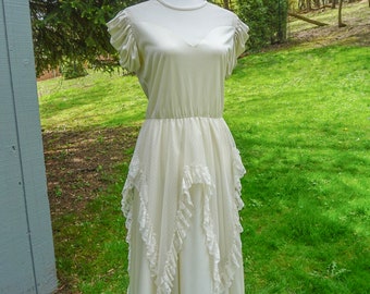 Size M - L - 1980s Vintage Cream Dress with Heart Neckline and Sheer Fabric/ Casual Day Dress/ Spring and Summer Dress