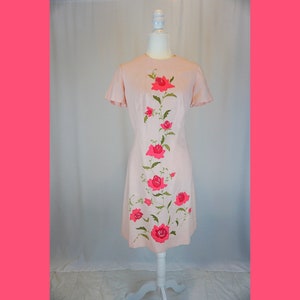Size L - 1960s Vintage Light Pink Dress with Bright Pink Flower Print/ Floral Day Dress/ Vintage Floral Summer Dress/ Mod Midi Dress