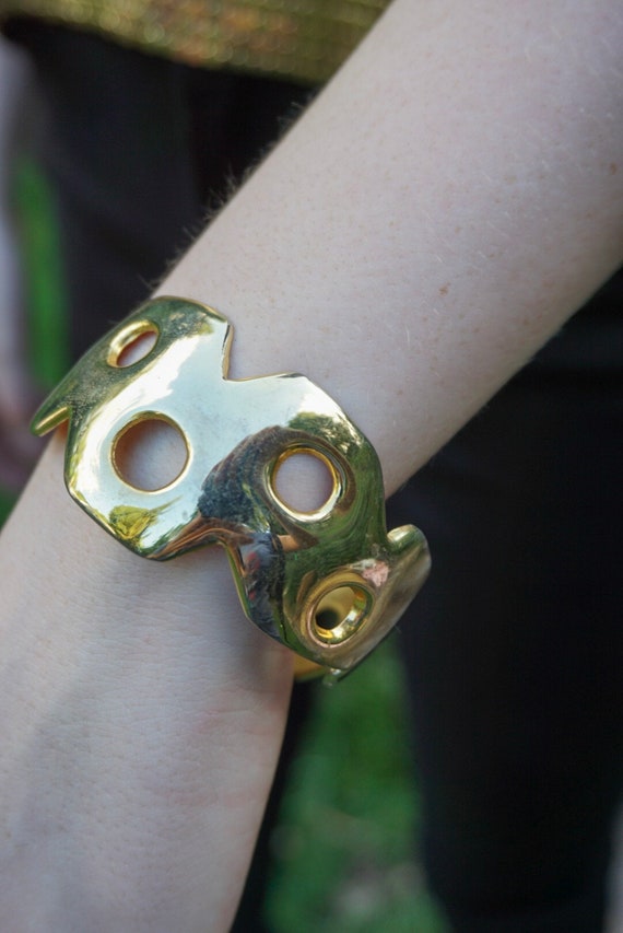 1980s/1990s wide cuff hinge bracelet gold toned wi