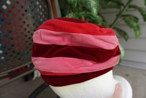 1950s/1960s Velvet like stripe Fashion Hat that c… - image 4