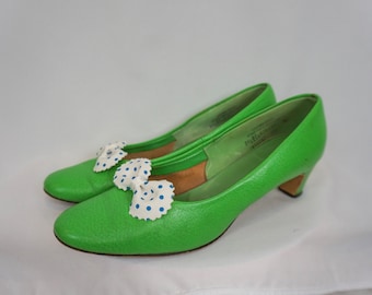 Size 8.5 - 1950s/60s Vintage Bright Green Heels With Blue and White Polka Dot Bow Shoe Clips/ Summer and Spring Heels/ Connie Vintage Shoes