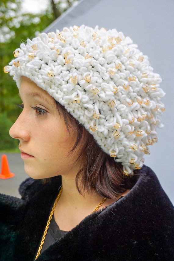 1960’s Beaded White Knit Winter Fashion Hat / Win… - image 4