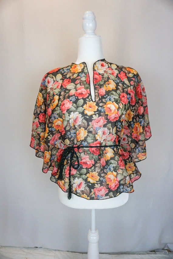 Size M - 1970s Vintage Floral and Flowly Spring To