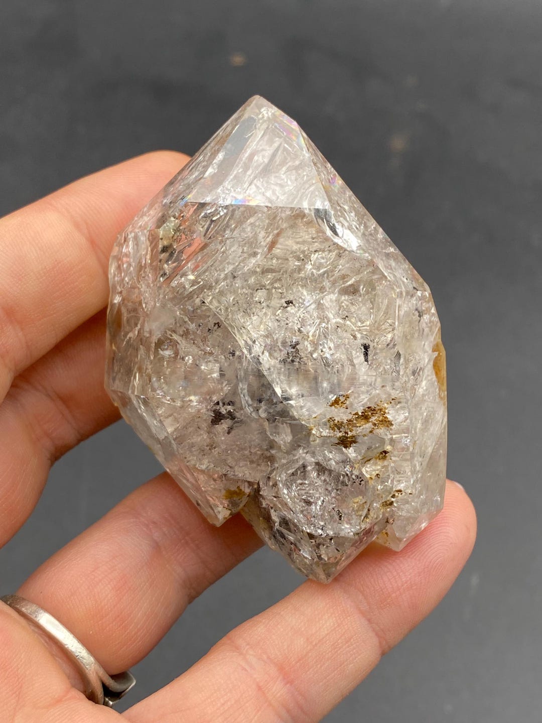 118.5g 本物のハーキマーダイヤモンドクォーツクリスタル（炭化水素
