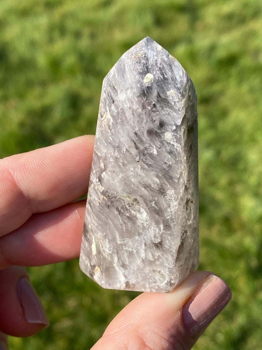 希少なグレータラアンフィボールクォーツクリスタルタワー：天使の羽の