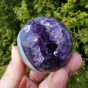 Esfera de geoda de amatista uruguaya: cristal curativo natural (50 mm)