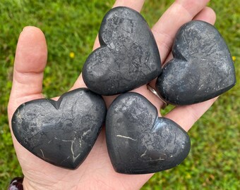 Corazón de Shungit Natural (UNO). Energía curativa de cristal de protección EMF